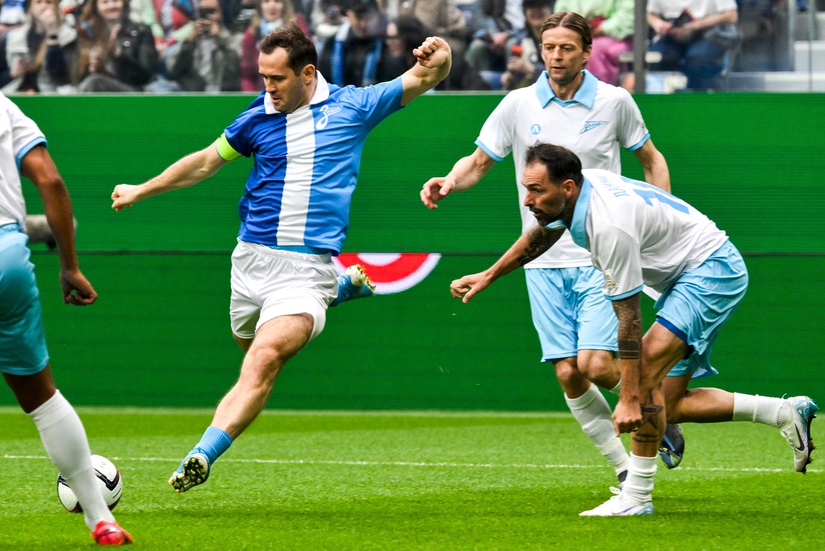    Александр Кержаков (Зенит - Санкт-Петербург) и Данни (Зенит - Ленинград)/Алексей Даничев/ РИА Новости