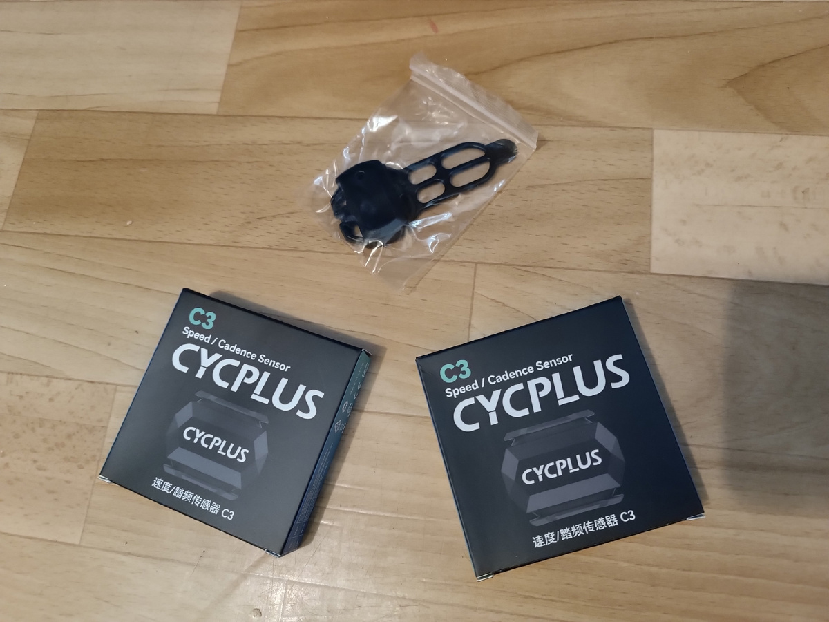 Комплект из пары датчиков CYCPLUS C3 Speed/Cadence Sensor.
