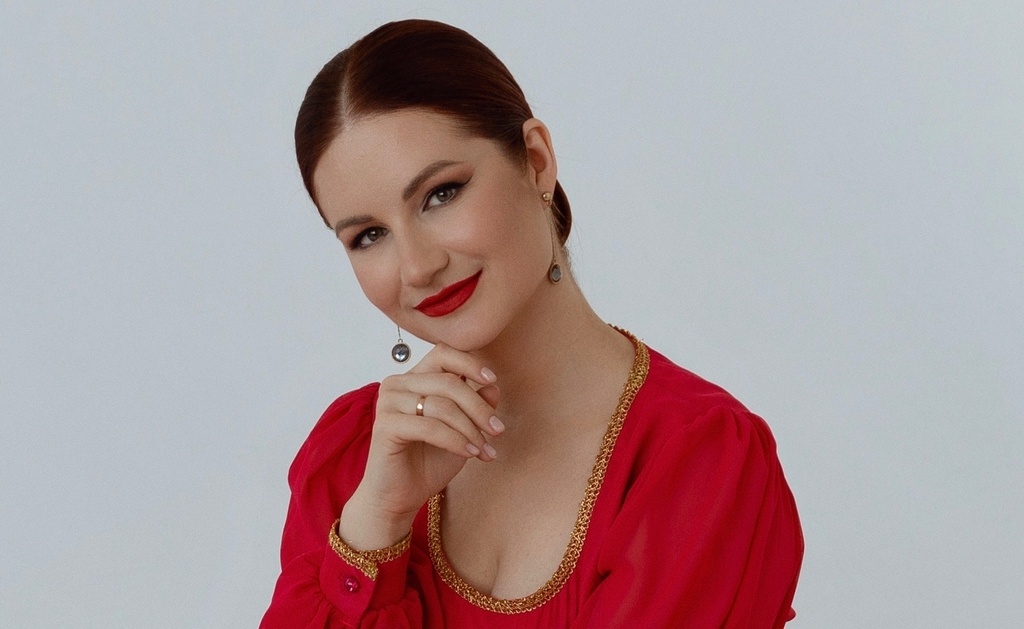    32-летняя певица из Оренбурга приняла участие в проекте «Ярче звезд» на ТНТ