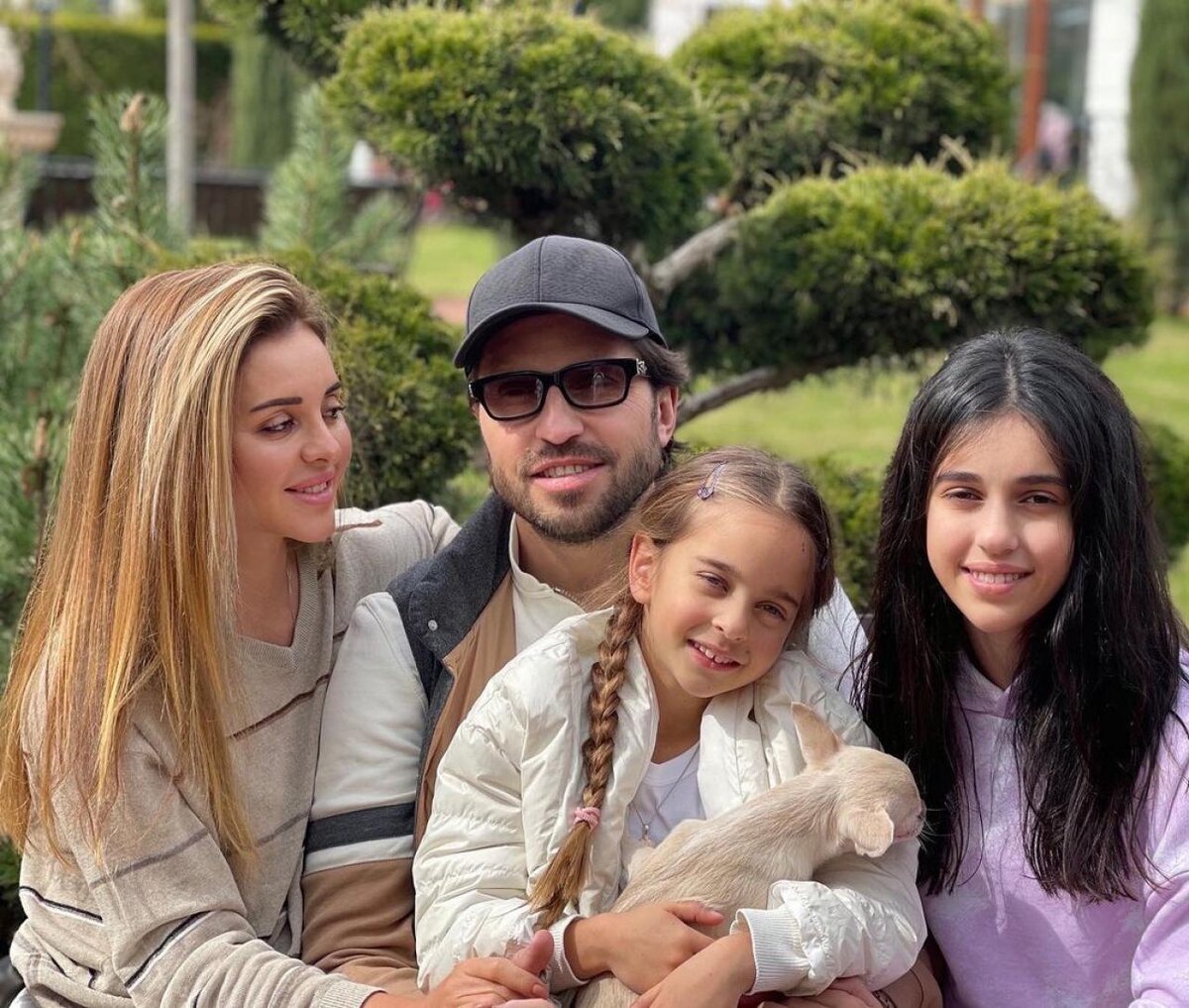 Александр Ревва с семьей. Фото из открытых источников.