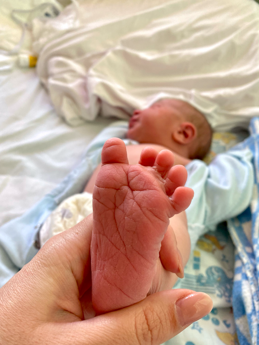 Вот так выглядел мой ноябрь ровно четыре года назад 🥹 Фотография из роддома 🥰