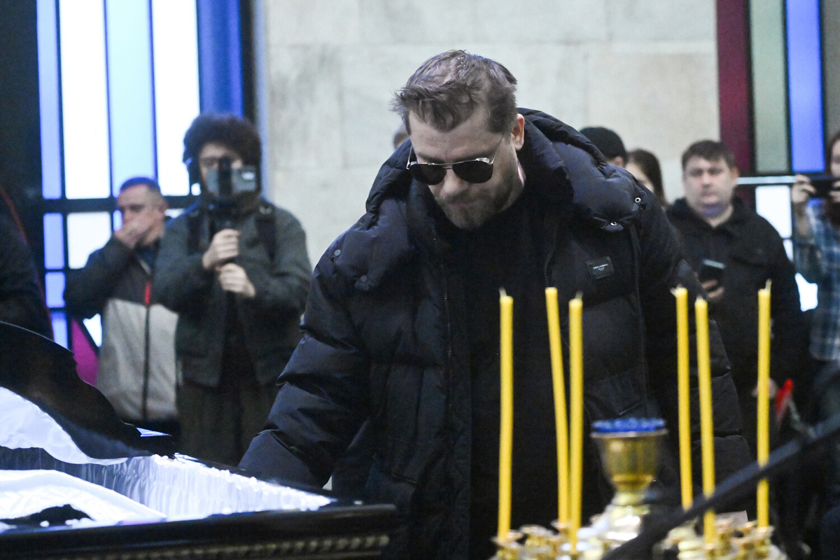 Актер Гарик Харламов на церемонии прощания с актером Романом Поповым в Центральной клинической больнице (ЦКБ) в Москве, 1 ноября 2025 года ©Кирилл Каллиников/РИА Новости  📷