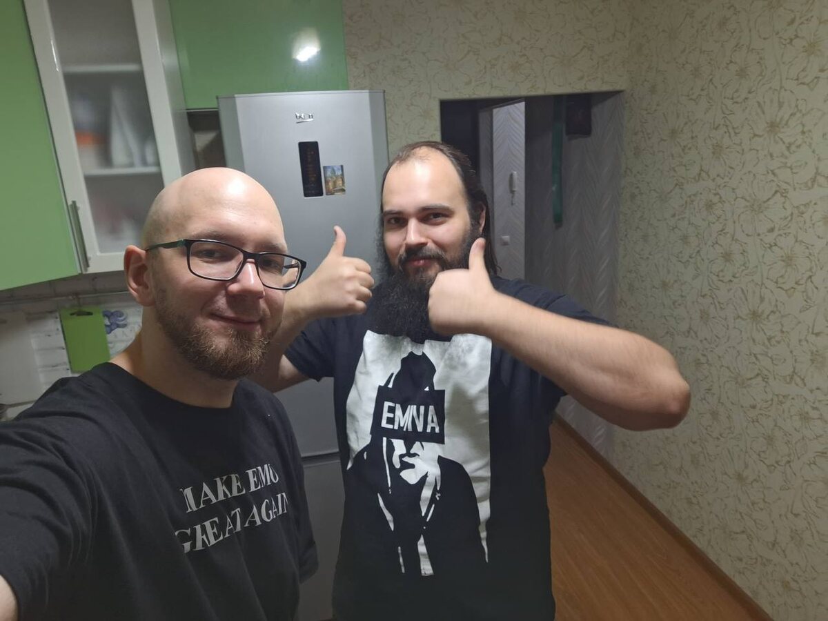 Место нашей встречи. Юлий справа.