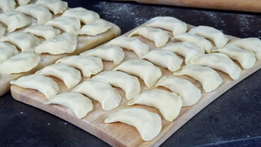 Если домашние вареники, то только так... и никак по-другому.
