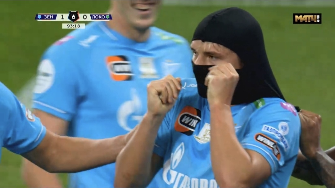 Андрей Мостовой передал привет злоумышленникам, которые хотели его похитить. Скриншот с видео "Матч ТВ" 