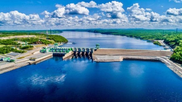 Сооружения Нижне- Бурейской ГЭС с русловой грунтовой плотиной справа