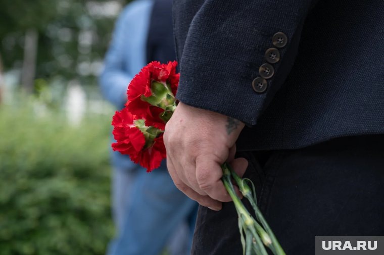     Похороны проходили из-за невозможности выйти на кладбище