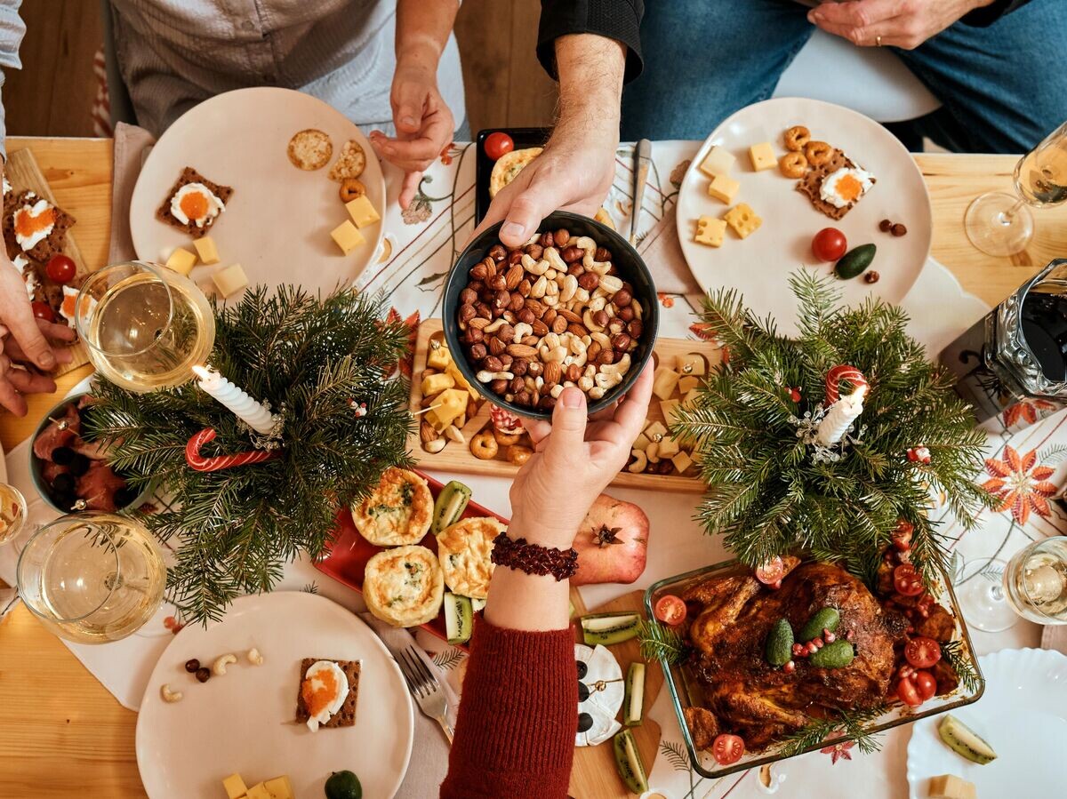    Праздничный стол © iStock.com / Andrei Lishakov