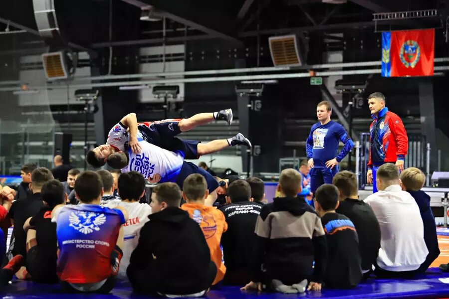 Мастер-класс по греко-римской борьбе. Сергей Кулыгин, "БР"   📷