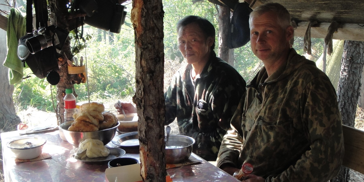Выходной. Бухта Средняя. Мереулов Игорь и Булдыкин Александр. Фото автора.