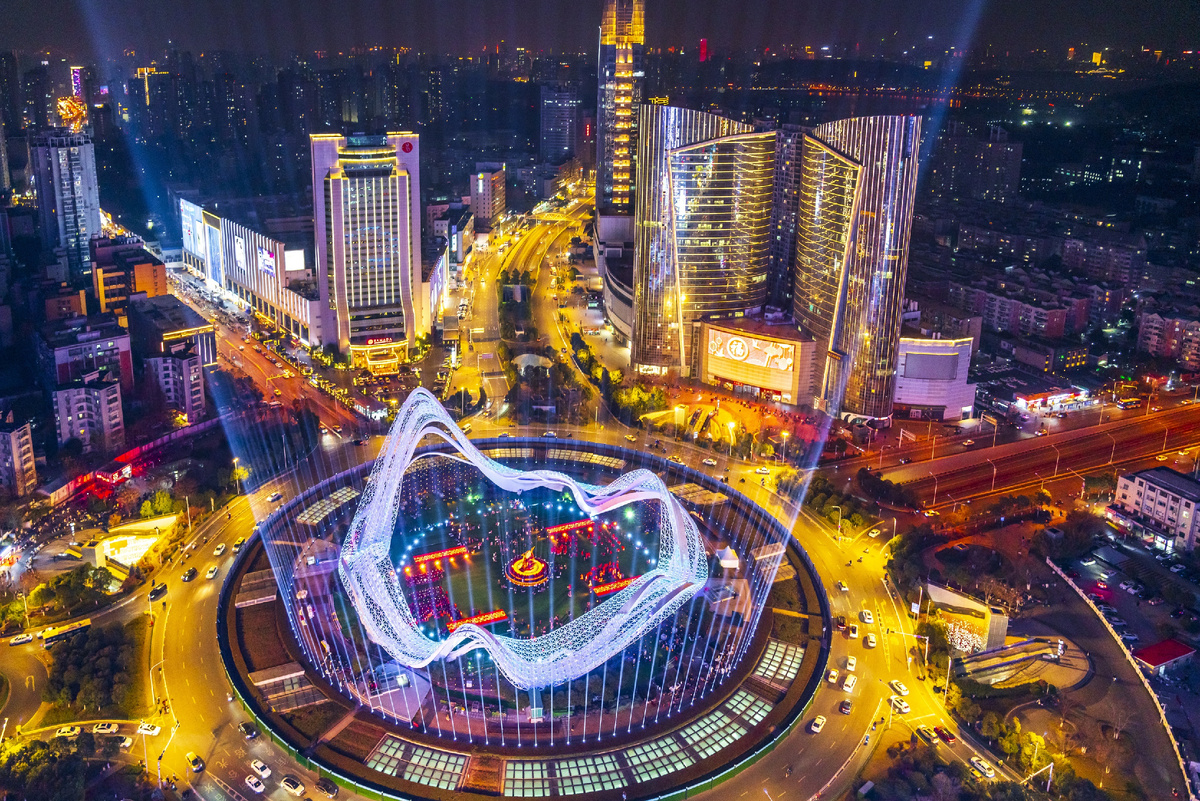 Вид на площадь Optics Valley в Ухане