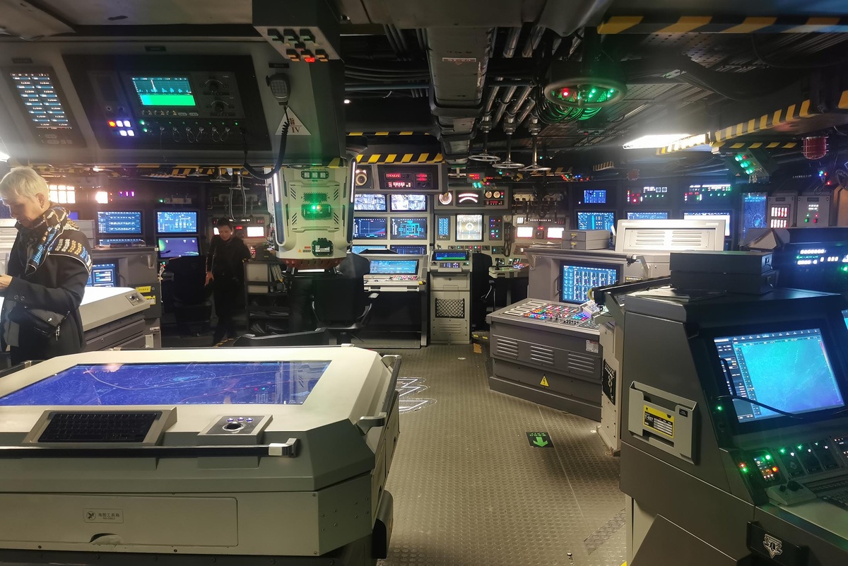 Киностудия в Циндао. Внутри макета подводной лодки. / Фото: Игорь Черняк/РГ