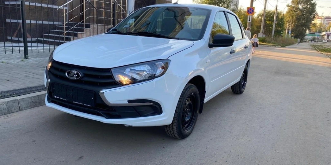 «Все берут 'китайцев', а я купил 'голую' Гранту за 800 тысяч»: друг рассказывал, почему он самый умный и сколько сэкономил