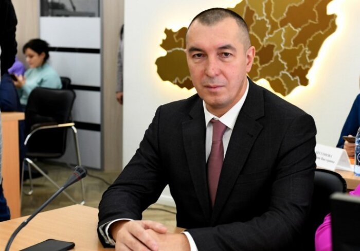 Как любят говорить чиновники: «Мы не сидим, сложа руки». Андрей Кефер / Фото: пресс-служба Законодательного Собрания Забайкальского края