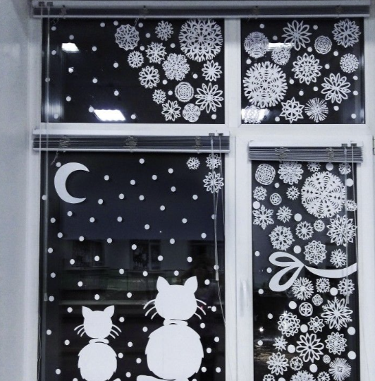 Бумажные снежинки: большая коллекция схем и идей как украсить снежинками окна. Способы приклеивания на стекло.