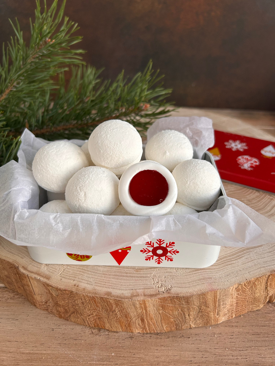 Клюква в сахаре из клюквенного мармелада и медового маршмеллоу 