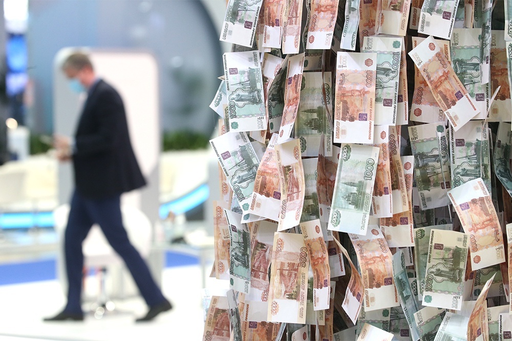    Темпы экономического роста влияют на рост зарплат и общий уровень благосостояния общества. / Сергей Куксин