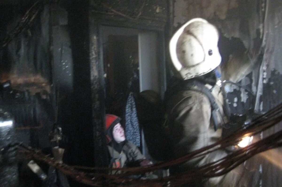    Женщина и ребенок пострадали при ночном пожаре в Петербурге