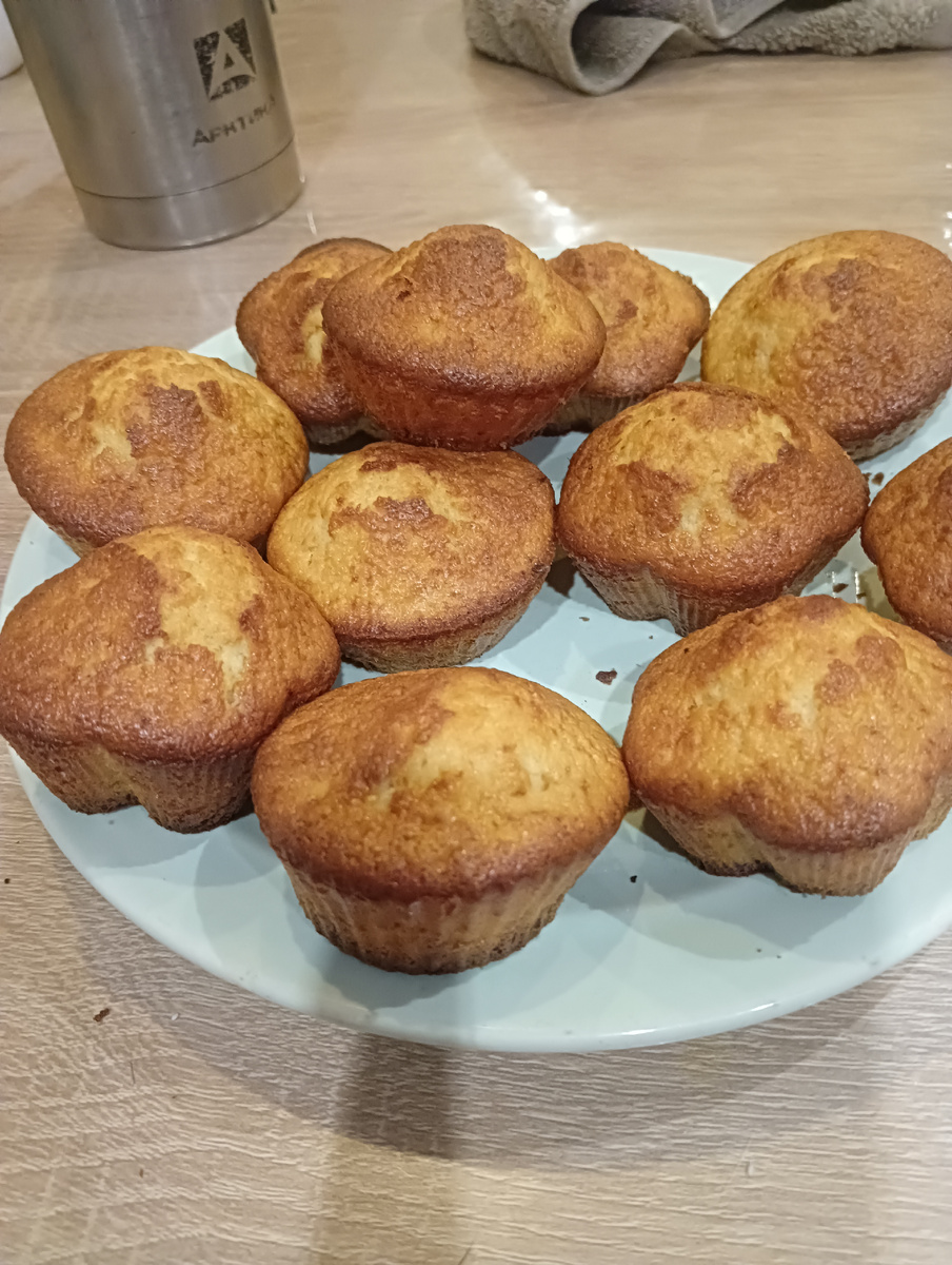 Очень вкусные получились и ароматные. Снаружи с хрустящей корочкой, а внутри чуть влажные. Хотела один только съесть, но не удержалась второй ещё съела.