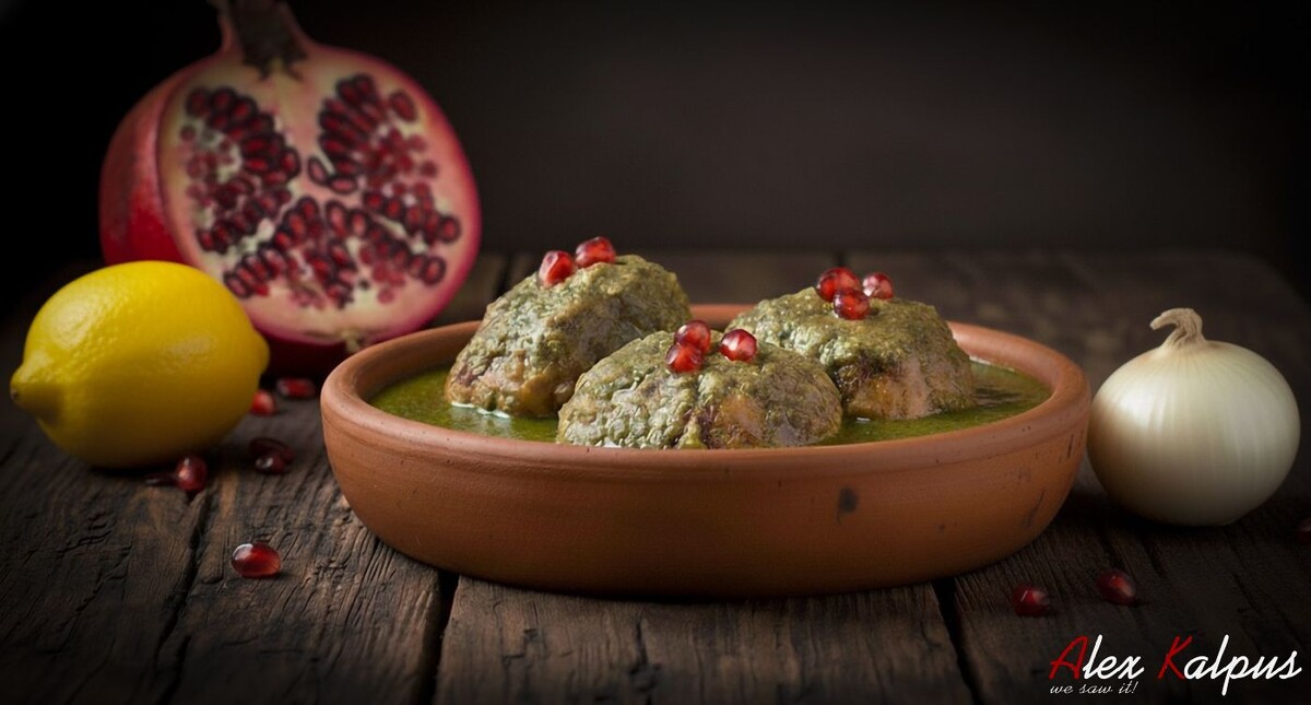 Курица в орехово-гранатовом соусе: еще один грузинский рецепт