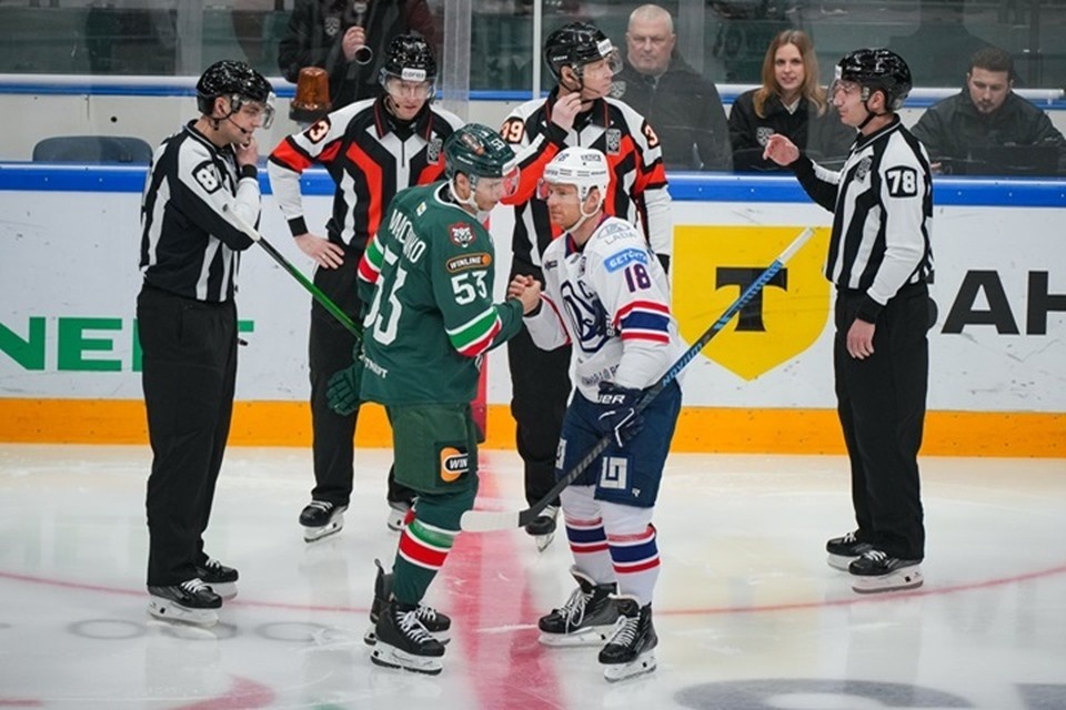    Несмотря на поражение, «Ак Барс» заработал одно очко и возглавил общую таблицу КХЛ. Ак Барс