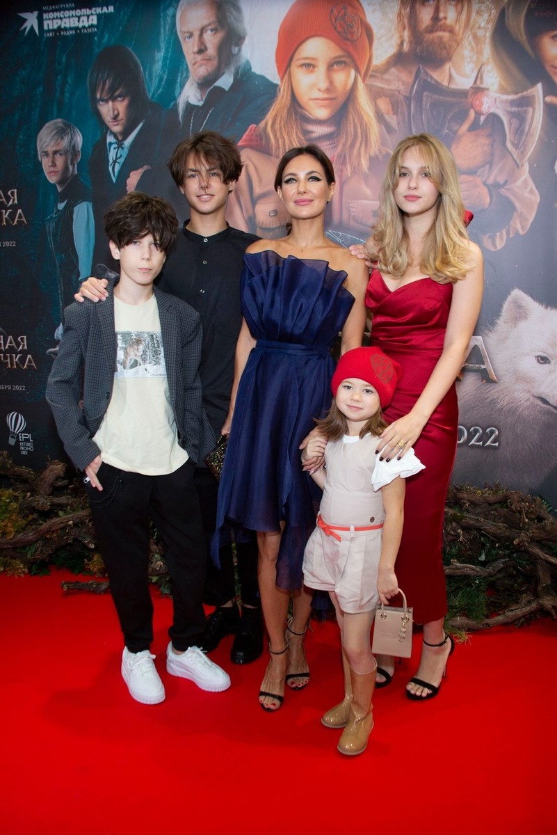 Екатерина Климова с детьми 