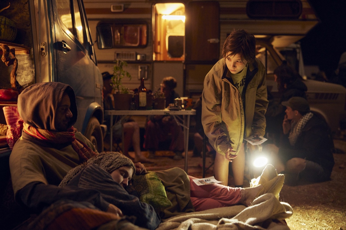 Фильм Сират 2025 - Сюжет и рецензия, Новинки кино,  философские фильмы 2025 года