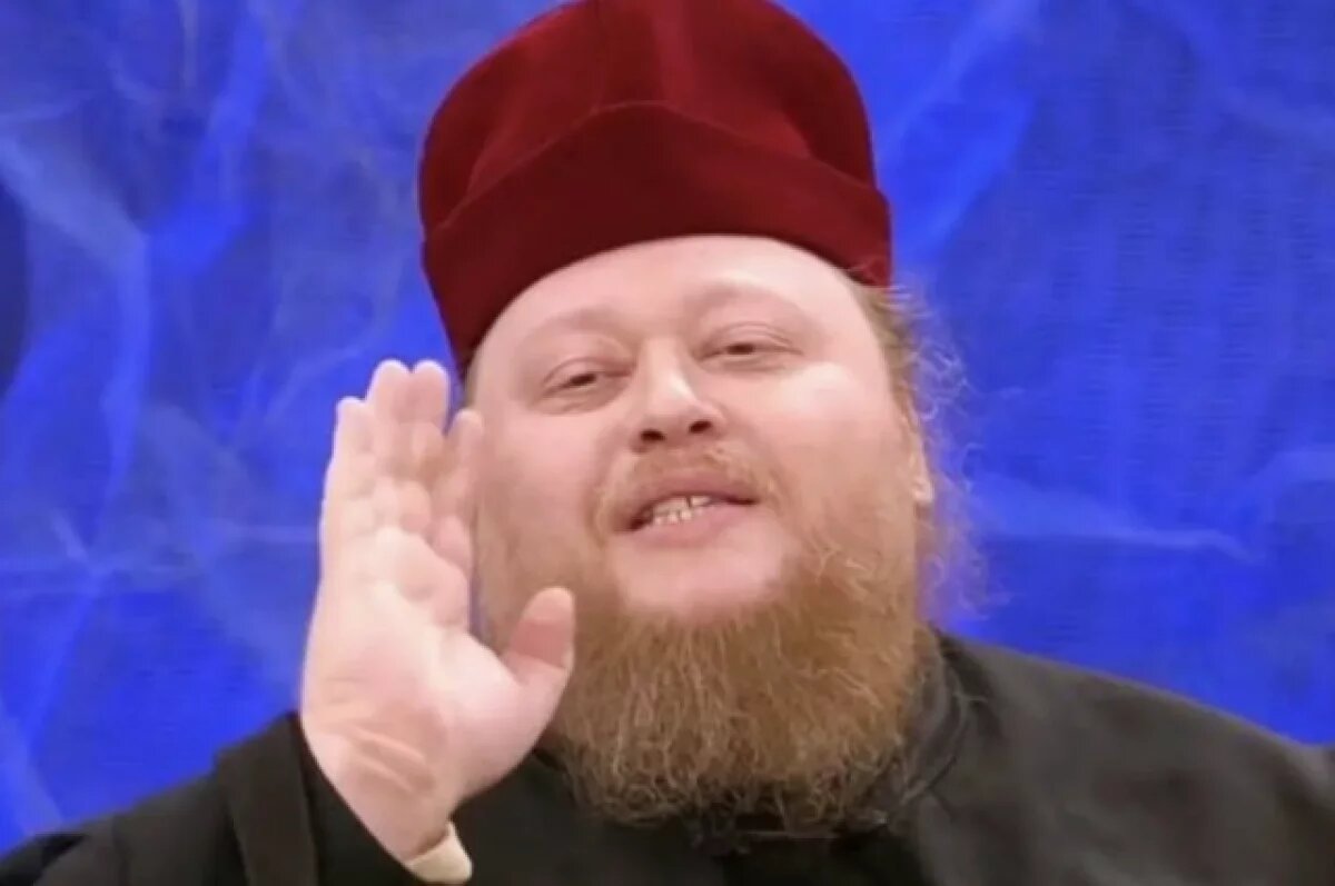    Скандальному священнику было всего 54 года.