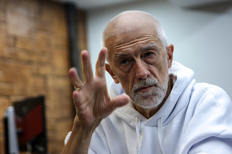 «Есть, конечно, режиссеры, есть артисты, есть идеи, есть драматурги, есть писатели. Но живых театров очень мало» Фото: Владимир Андреев