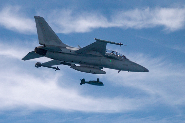    «Западный аналог JDAM массой от 230 до 960 килограммов и дальностью применения от 40 до 75 километров уже был на стадии практических испытаний в 1999 году».   
Фото: © South Korea Defense Ministry / Keystone Press Agency / www.globallookpress.com