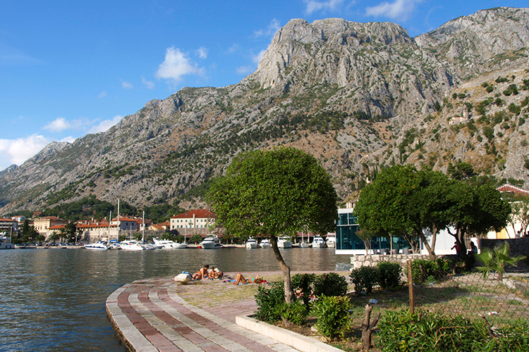    Для небольшой нации, привыкшей к миру и стабильности, это не просто вызов, но и болезненное напоминание о необходимости бережно относиться к старым историческим ранам.   
Фото: © Samot / blickwinkel / www.globallookpress.com