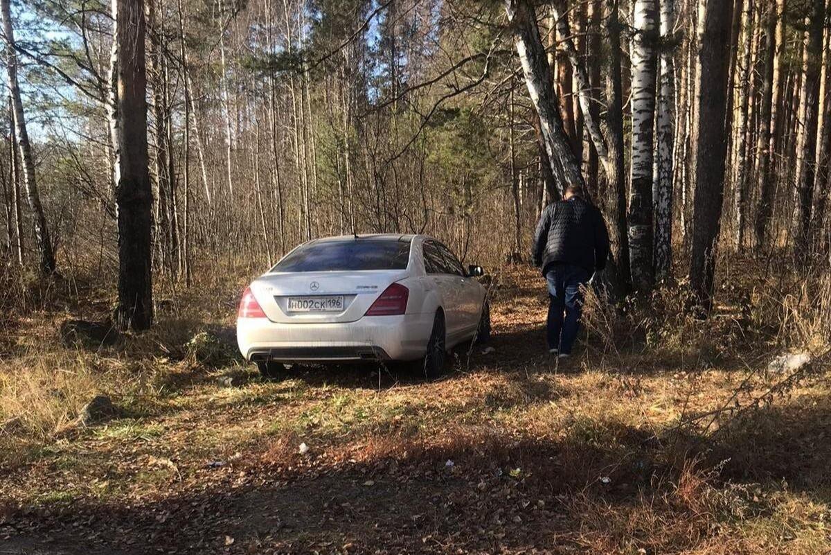 Автомобиль Ильгара, найденный в лесу