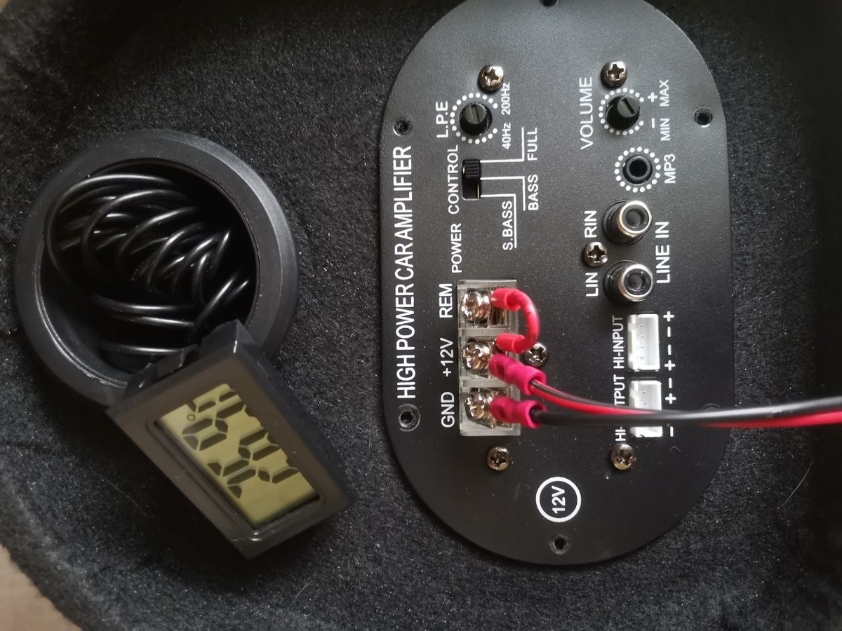 Датчик температуры усилителя сабвуфера