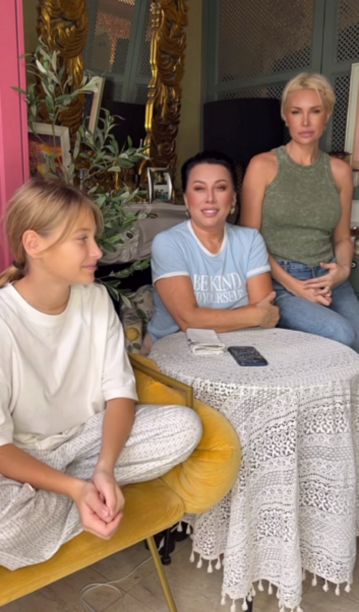 Элина Камирен с дочкой Сашей. Фото: соцсети