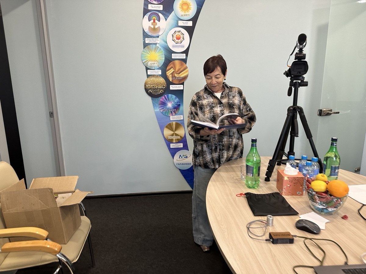 Таисия Валентиновна Кузнецова — кандидат медицинских наук, действующий аккредитованный в России врач‑кардиолог; ТК‑оператор‑эксперт моделированных зеркальных пространств; научный руководитель ООО «МЕГА‑ГЭЛАКСИ», ООО «ЗЕРКАЛА КОЗЫРЕВА»; член МОО «Русское Космическое Общество».