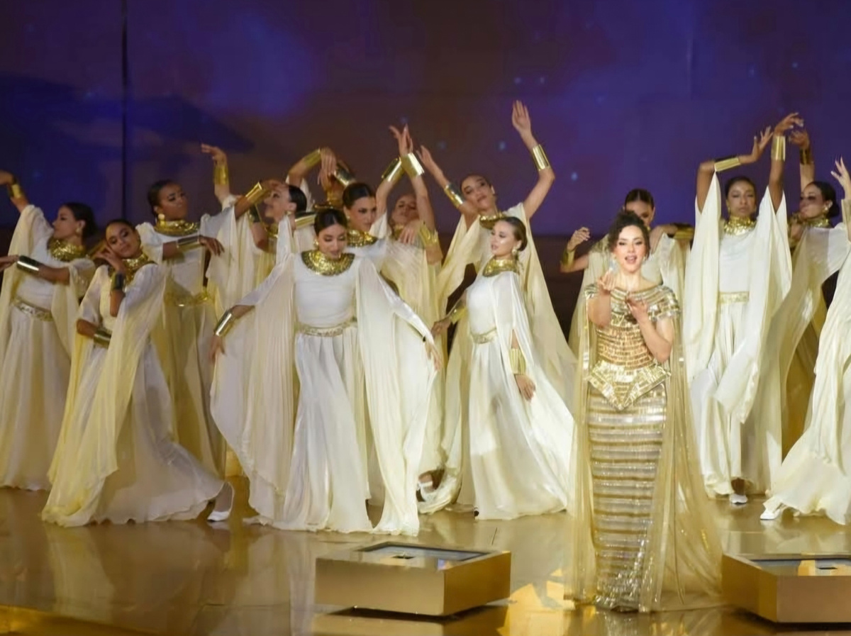 Фрагмент из яркого шоу на открытии