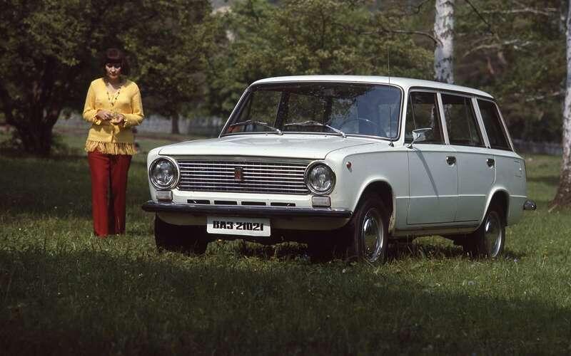    Опытный ВАЗ-21021 – модификация седана ВАЗ-21011.