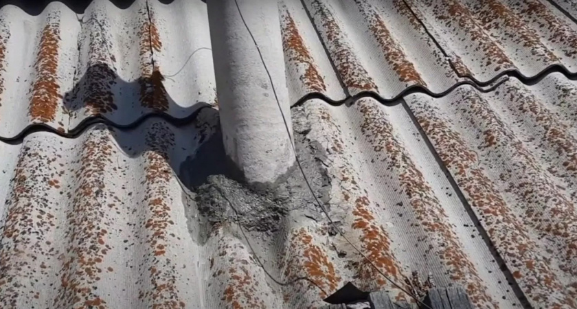    Надежная герметизация на века: чем заделать отверстие вокруг дымохода в кровле из шифера — смесь из 2 компонентов