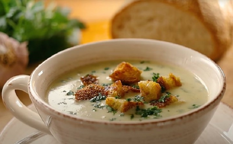 Чесночный суп-пюре: уютная осень в каждой ложке