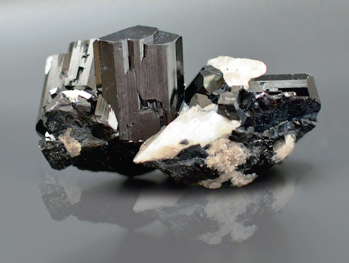 Турмалин шерл, минерал