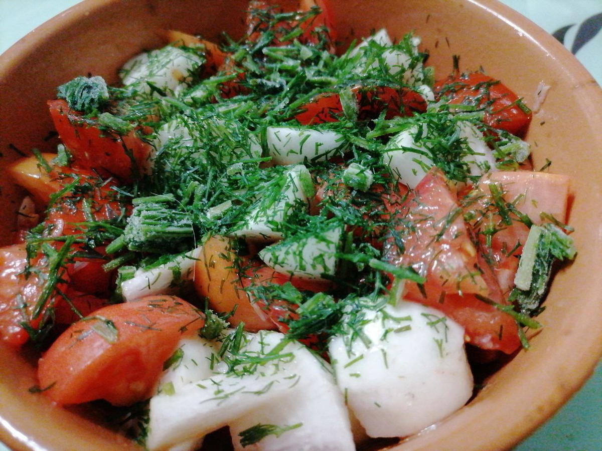 Салат из помидоров и редиса или дайкона, фото автора