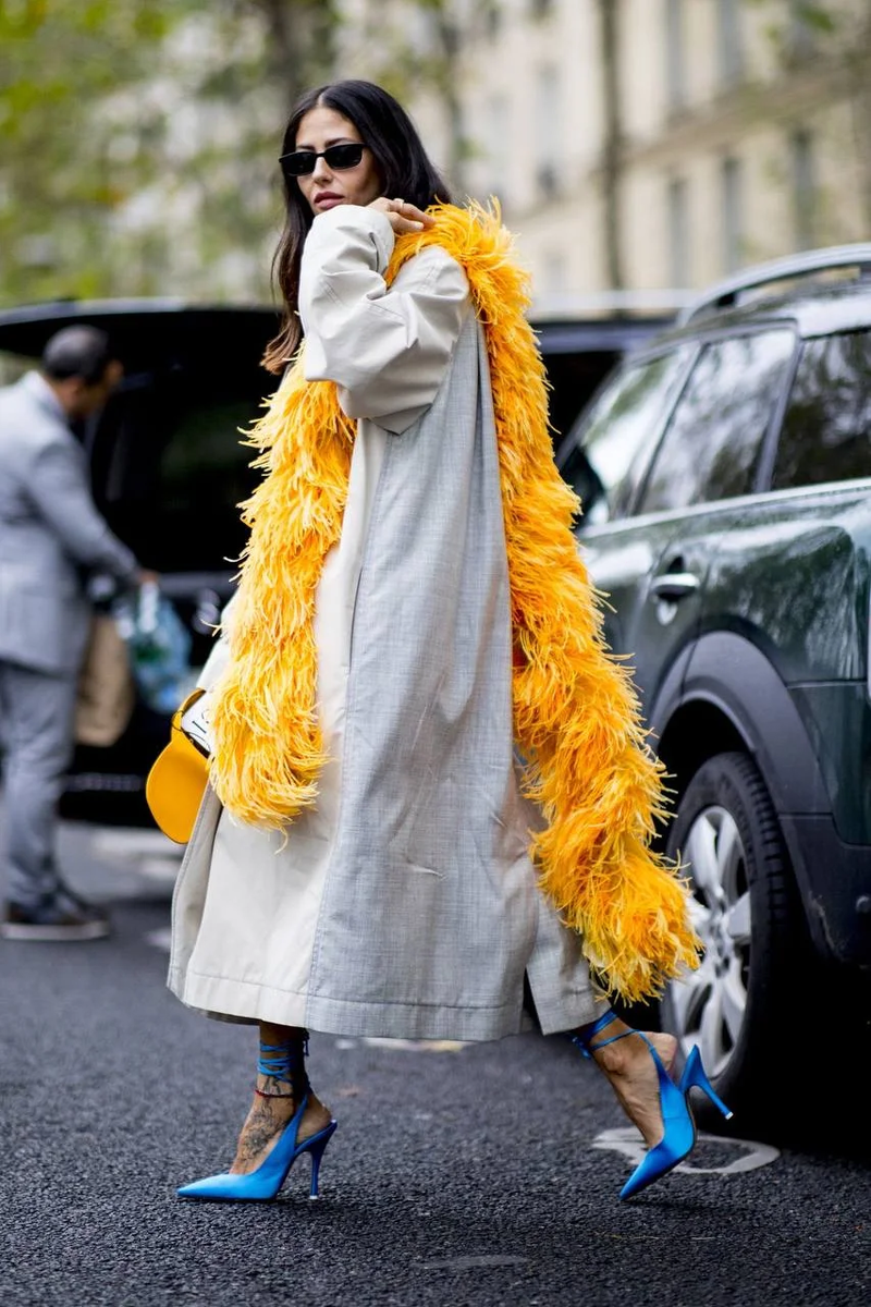 Лук с особенным шарфом