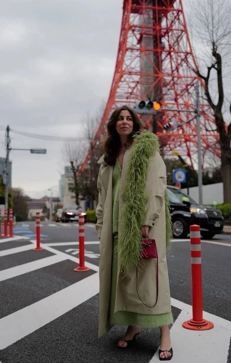 Лук с особенным шарфом