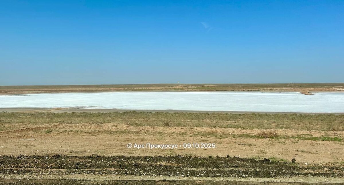 Солёные озёра в Астраханской пустыне