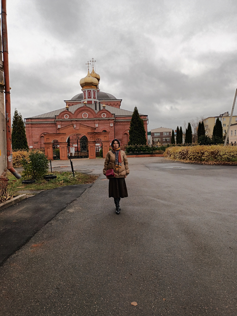 Автор у входа в Казанский женский монастырь