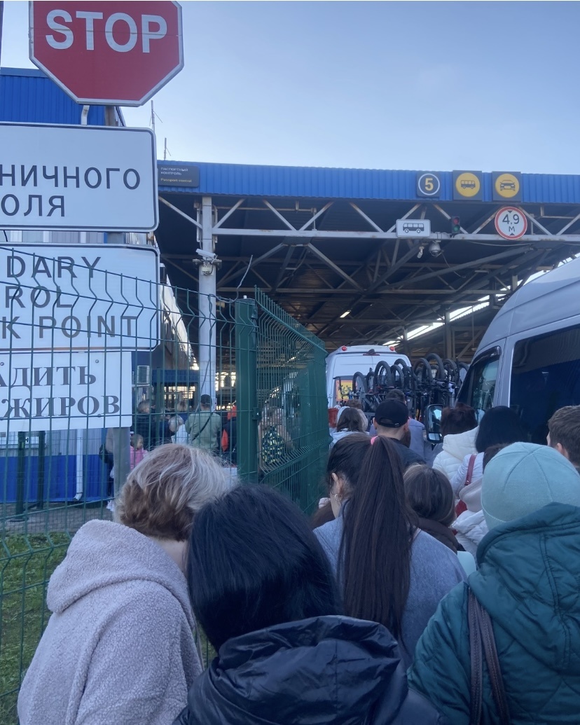 А вход где-то таааааам