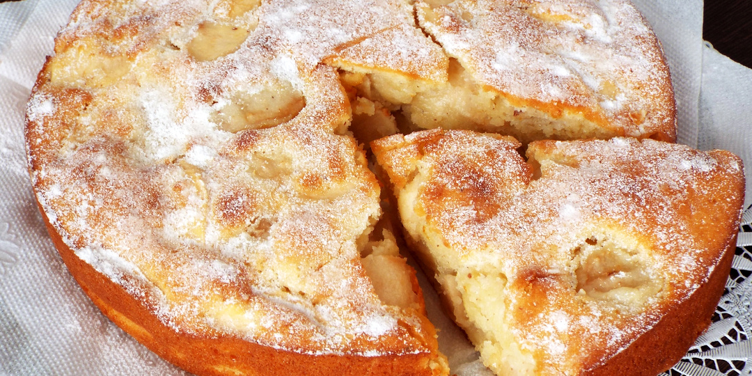 Всегда к шарлотке было достаточно нейтральное отношение, но эта получилась очень вкусной