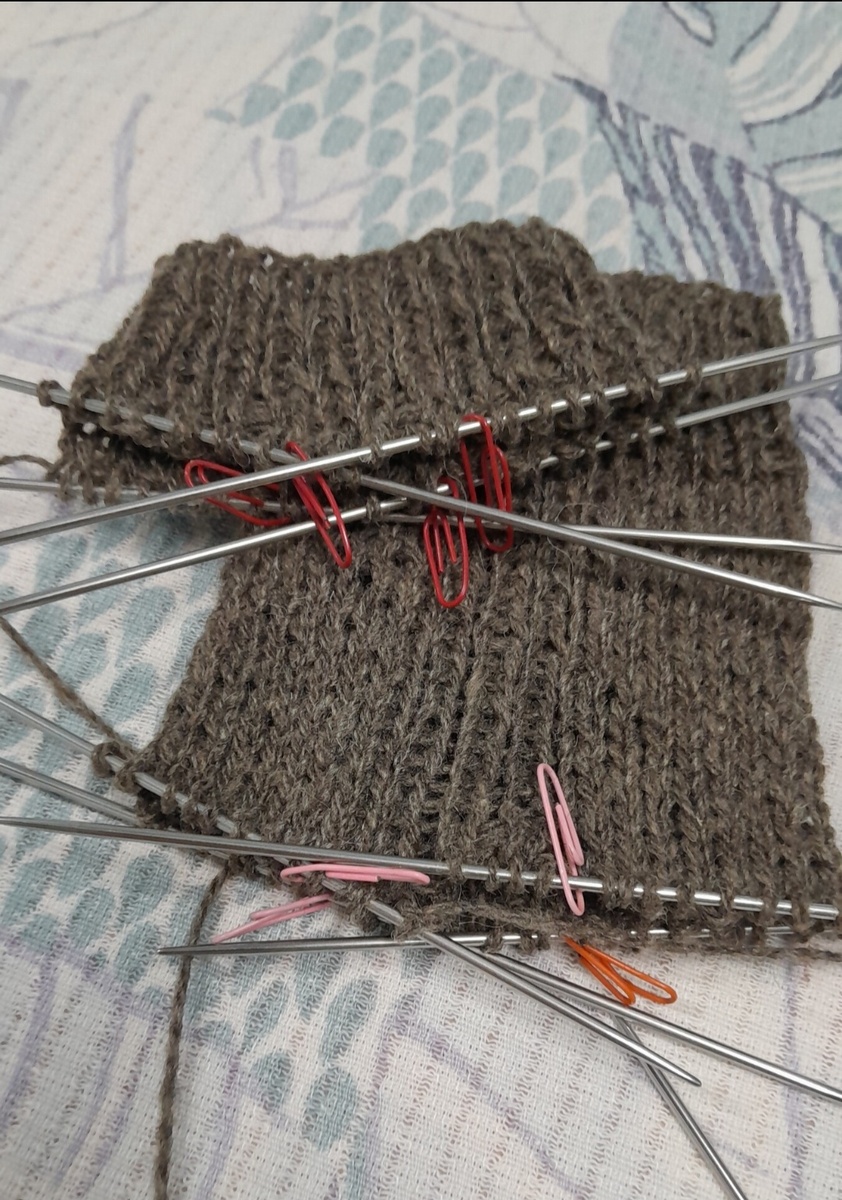 Как то так...в работе носочки с косами, скрепочки-помощницы...