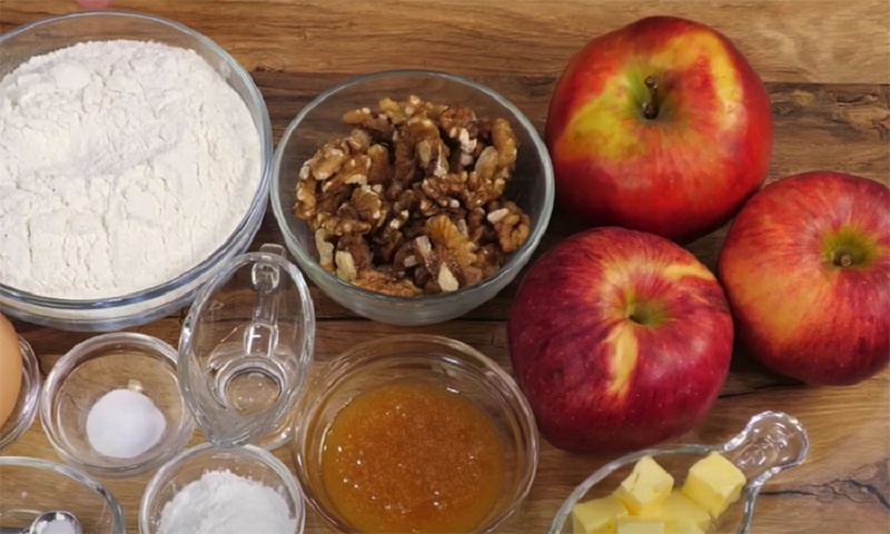 Яблочный пирог из песочного теста: уют и аромат в каждом кусочке