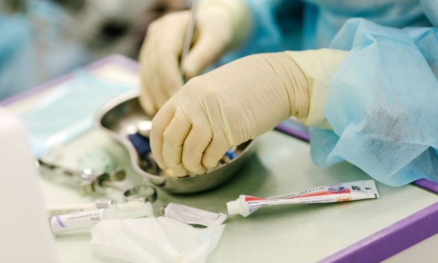 Жительница Подмосковья попала в реанимацию после удаления зуба в частной клинике